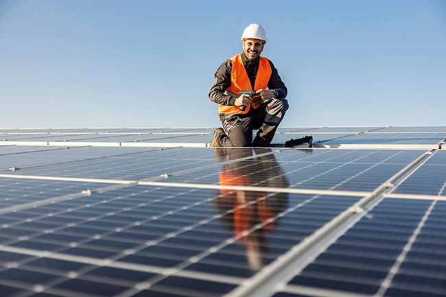 Photovoltaik Monteur-min Photovoltaik Installateur
